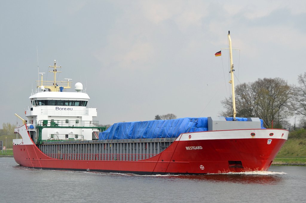 Die Westgard IMO-Nummer:9196187 Flagge:Niederlande Lnge:89.0m Breite:12.0m Baujahr:2000 Bauwerft:Peters Scheepswerf,Kampen Niederlande im Nord-Ostsee-Kanal bei Rendsburg am 22.04.12