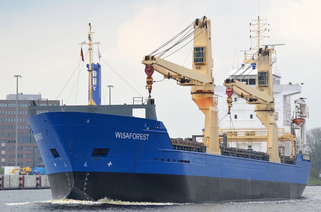 Die Wisaforest IMO-Nummer:9255579 Flagge:Niederlande Lnge:120.0m Breite:15.0m Baujahr:2002 Bauwerft:Bodewes Shipyard,Hoogezand Niederlande aufgenommen 22.04.12 im Nord-Ostsee-Kanal bei Rendsburg.