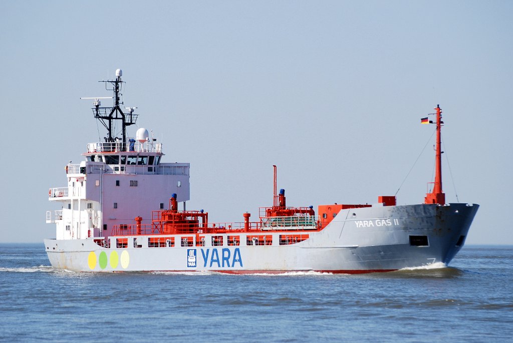 Die Yara Gas II IMO-Nummer:7509172 Flagge:Norwegen Lnge:72.0m Breite:13.0m Baujahr:1977 Bauwerft:Sietas Schiffswerft,Hamburg Deutschland Vor Cuxhaven am 24.04.11