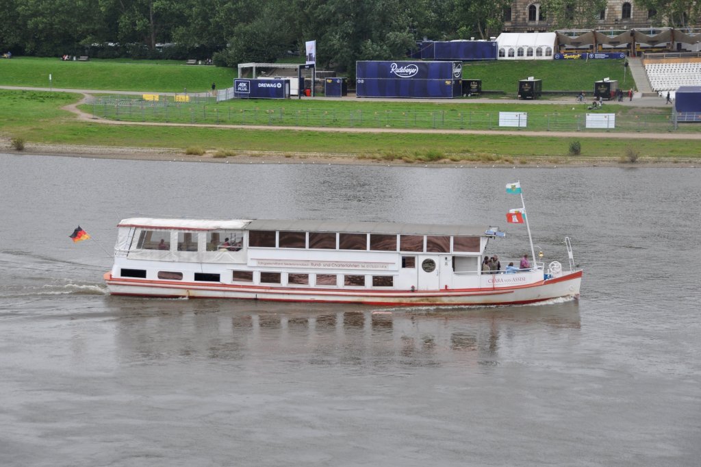 DRESDEN, 08.09.2010, Fahrgastschiff Clara von Assisi auf der Elbe