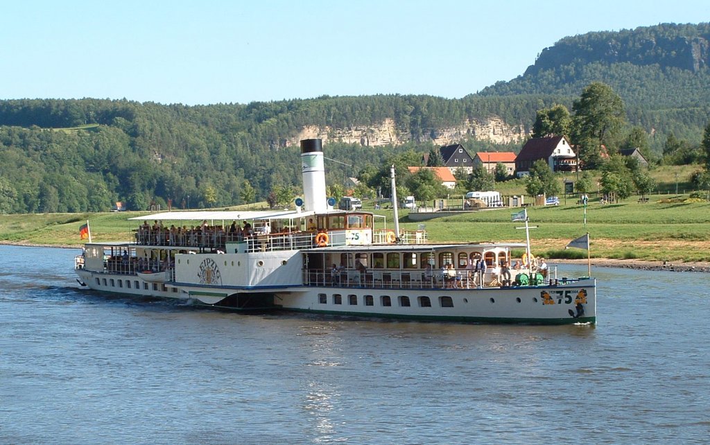 DS Leipzig (mit Jubilaeums-Aufkleber) auf der Elbe bei Rathen. 28.06.2005