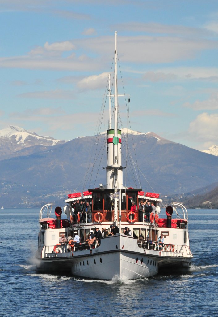 DS Piemonte  gebaut 1904 durch Escher Wyss in Zrich
Hier vor Stresa 13.4.2013