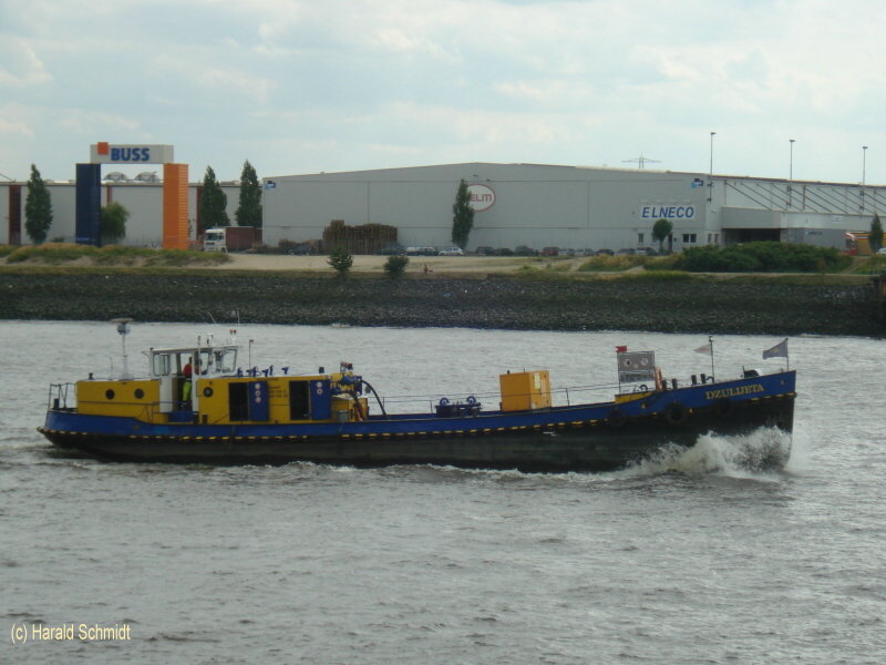 DZULIJETA (ENI 05400060) am 27.8.2009, Hamburg,  auf der Norderelbe, Hhe berseebrcke /
Bunkerboot / La 25,54 m, B 5,25 m / spter HANSESLOP 6 /
