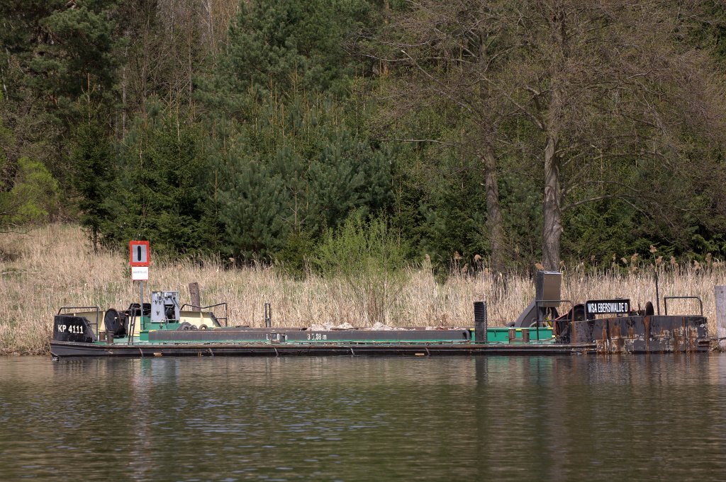 Ein Kleiner Prahm liegt am linken Ufer unweit der Schleuse Diemitz.03.05.2013 12:55 Uhr.