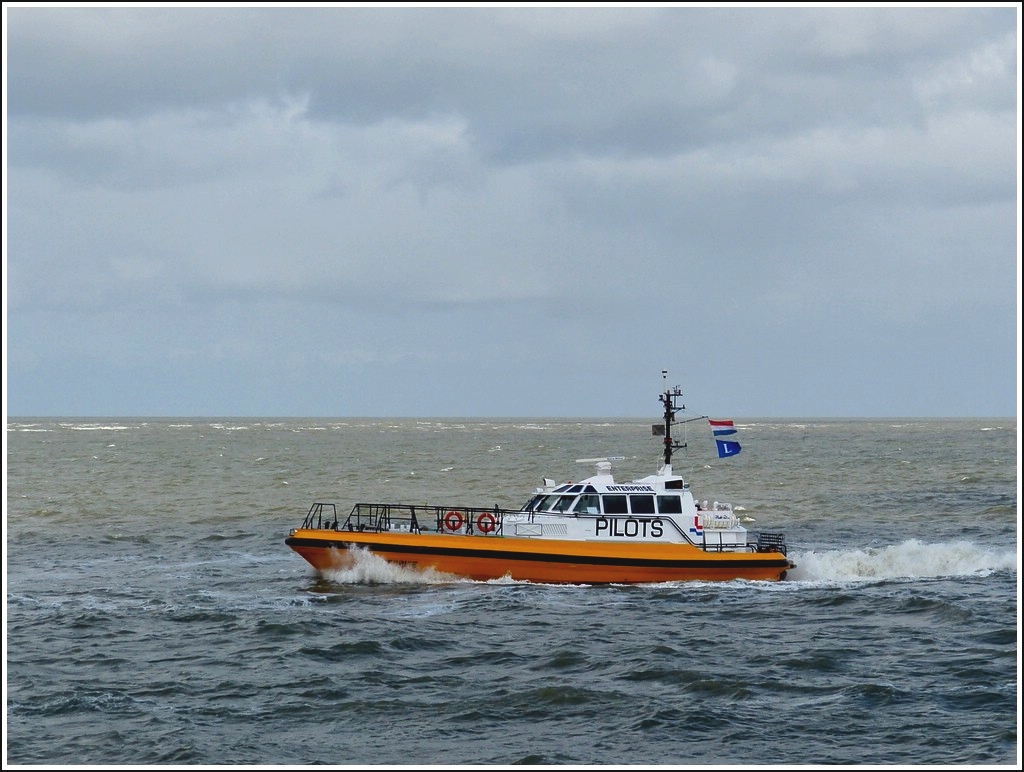 Ein Niederlndisches Lotsenboot auf der Ems aufgenommen am 12.05.2012.