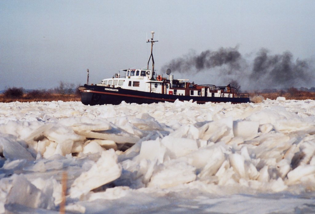 Eisbrecher Hohensaaten vom WSA Eberswalde im Jan.2008 auf der Oder beim Eisaufbruch.