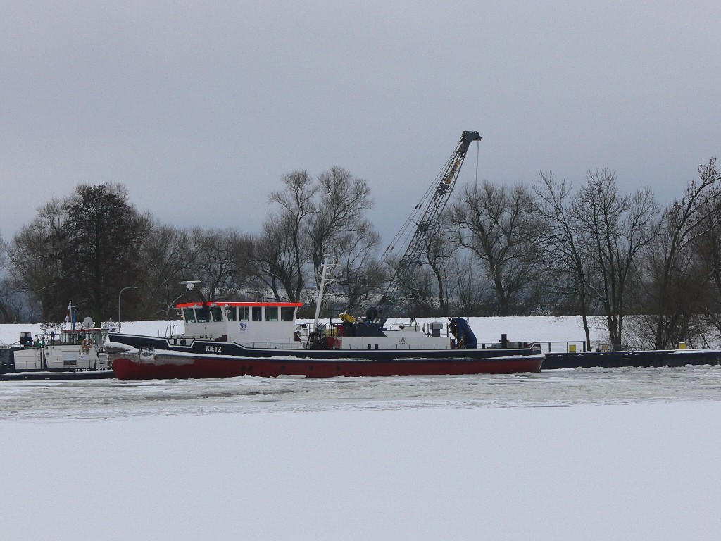 Eisbrecher KIETZ in Schwedt/O. am 31.12. 2010.