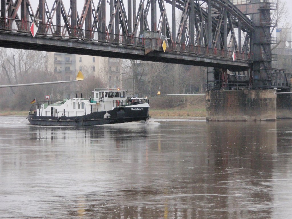 Eisbrecher Rotehorn vom WSA Magdeburg auf dem Weg zu seinem Winterliegeplatz ins WSA Dresden.