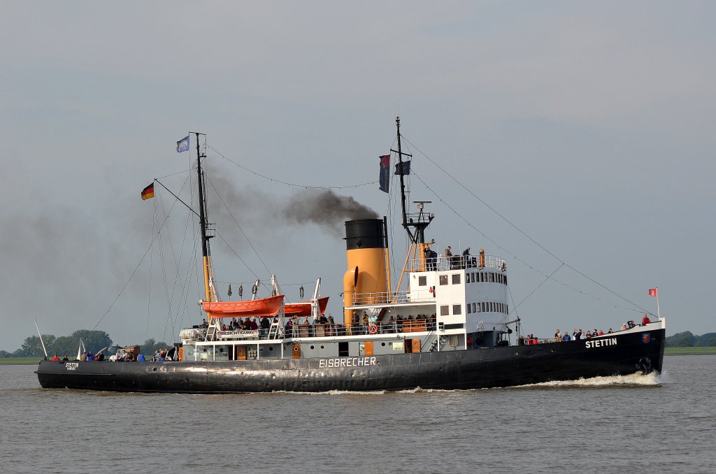 Eisbrecher Stettin IMO-Nummer:8882923 Flagge:Deutschland Lnge:51.0m Breite:13.0m Baujahr:1933 Bauwerft:Stettiner Oderwerke,Stettin Polen vor Lhe an der Elbe am 02.09.12