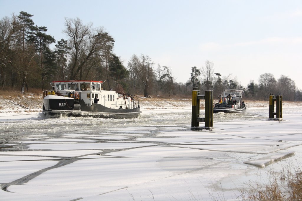 Eisbrecher Br u.Seeadler im Schleusenkanal Havelberg in Richtung Elbe.02.02.2012