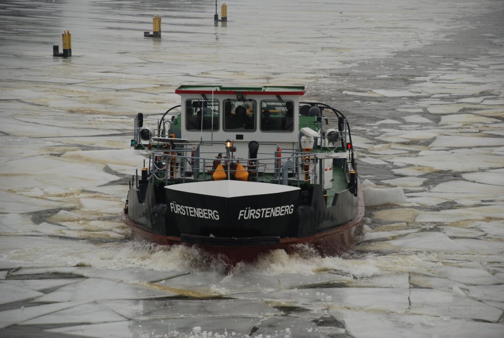 Eisbrecher Frstenberg vom WSA Magdeburg am 11.1.2011 auf dem Wendsee bei Brandenburg.(Foto H.Schfer/ WSA Brandenburg)