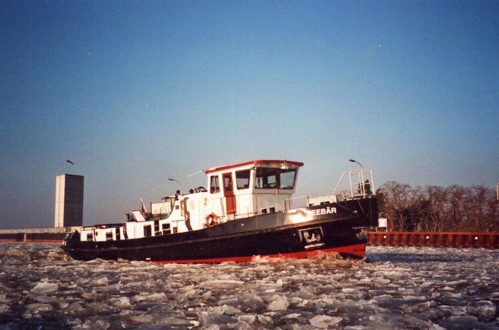 Eisbrecher SEEBR  WSA Magdeburg im Jan.2009 auf dem MLK von der Kanalbrcke komment.