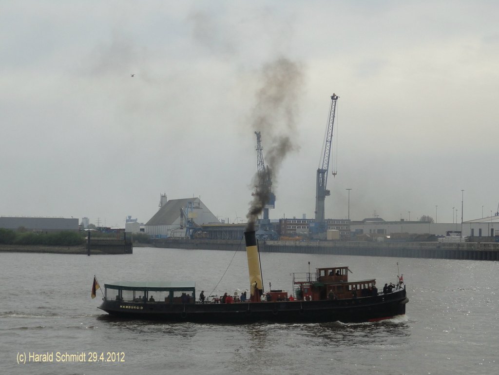 ELBE am 29.4.2012, Hamburg, Elbe Hhe Hafencity /
Dampfeisbrecher / La 30,3 m, B 7,45 m, Tg 1,6 m / 2-Zyl. Expansions-Dampfmaschine, 280 PS / 1911 bei Gebr. Wiemann, Brandenburg a.d. Havel / bis 1972 in Dienst / seit 2006 als Fahrgastschiff fr bis zu 150 Personen wieder unter Dampf, in Privatbesitz /

