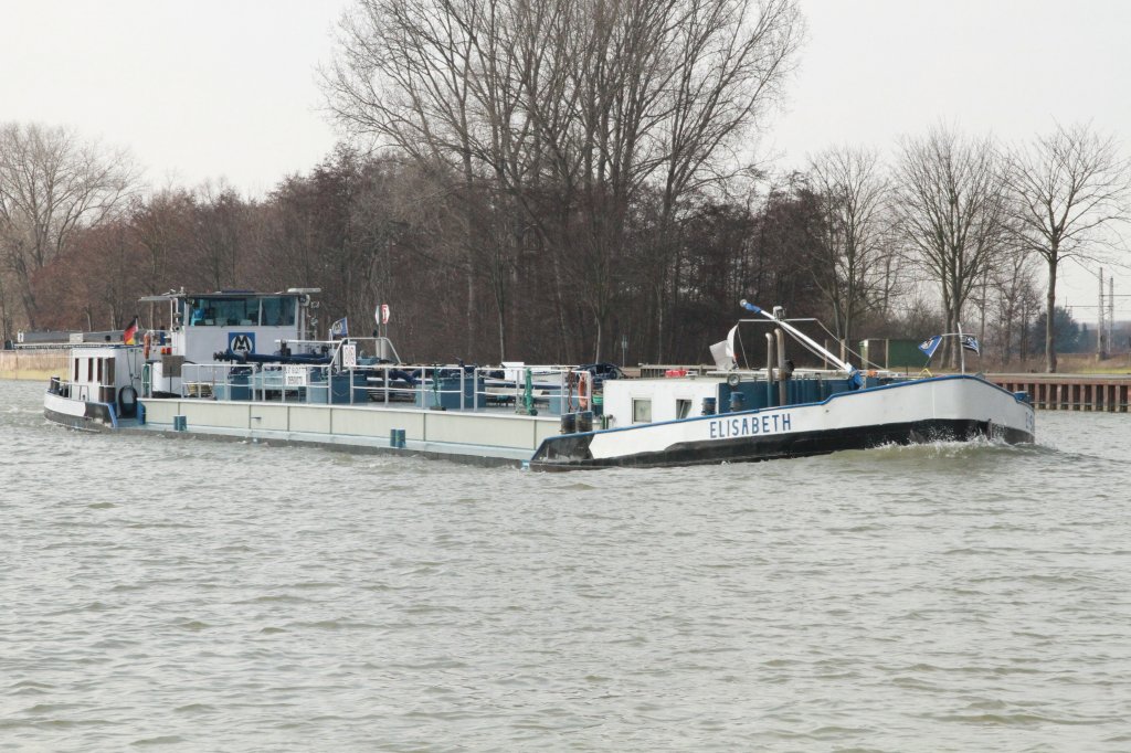 Elisabeth, T 777, L 67m, B 8,20m am 08.04.2013 bei Lohnde.