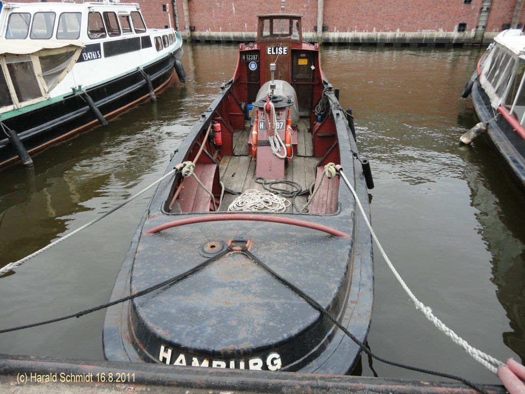 ELISE (H12397) am 18.6.2011 im Binnenhafen, Hamburg /
Barkasse / 1912 bei Karl Bruning Werft, Reiherstieg, Hamburg / 1936, Jastram-Diesel, 3-Zyl., 4-Takt, 44 kW, 60 PS, 9 kn /
