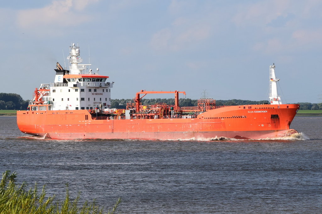 ELSA ESSBERGER , Tanker , IMO 9481001 , Baujahr 2013 , 99 × 16.5m ,  Grünendeich 10.09.2017