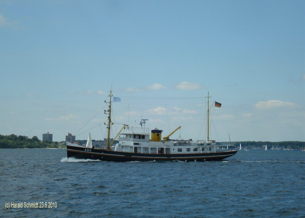 EMS  IMO 8137574 am 23.3.2010 auf der Kieler Frde, Bereisungsschiffschiff  WSA Emden / La. 36,0m, B 5,85m, Tg. 2,65m / 430 PS, 10kn / 1934 Meyer Werft, Papenburg /