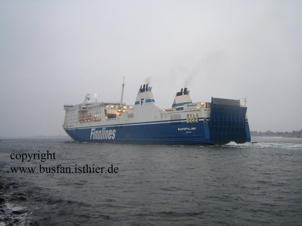 Europalink von Finnlines verlsst den Travemnder Hafen.