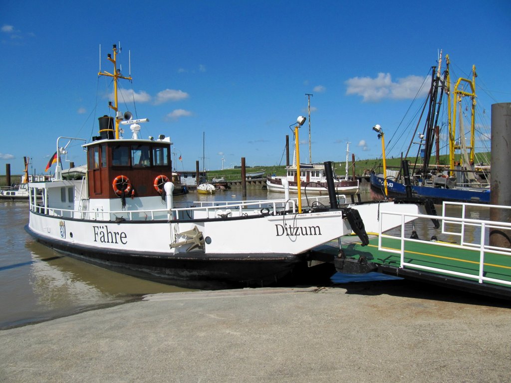 Fhre Ditzum verkehrt zw. Ditzum und Petkum auf der Ems. Hier zu sehen am 01.06.2011 in Petkum. Gebaut wurde das Schiff mit der Bau-Nr.367 im Jahre 1926 bei Jos.L.Meyer in Papenburg 