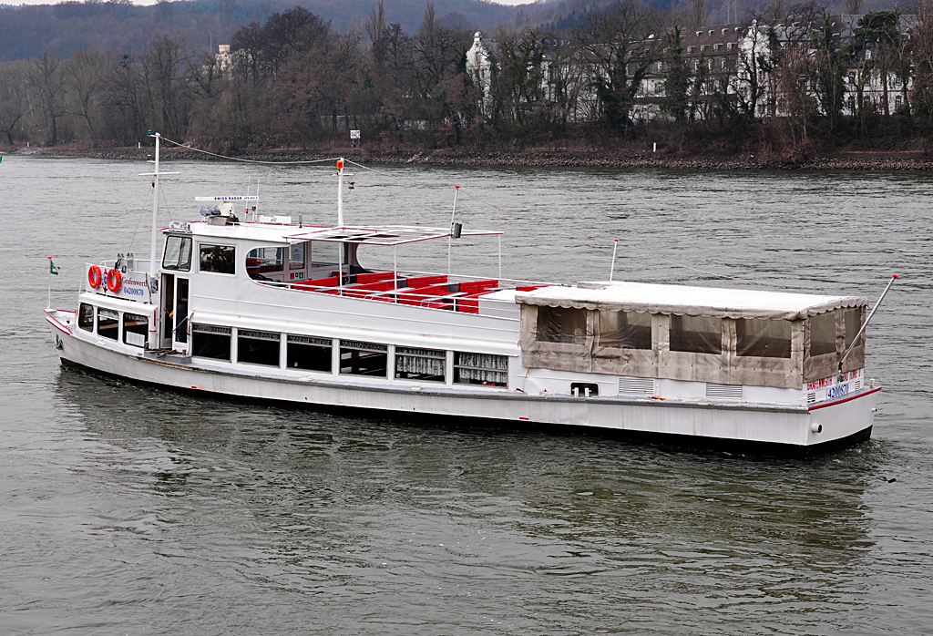 Fhre Grafenwerth, eingesetzt als Personenfhre zwischen der Rheininsel Nonnenwerth und der Halbinsel Grafenwerth (Bad Honnef) - 07.03.2012