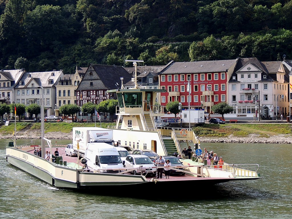 Fhre,LORELEY VI verbindet als  schwimmende Brcke  St.Goar mit St.Goarshausen; 120829