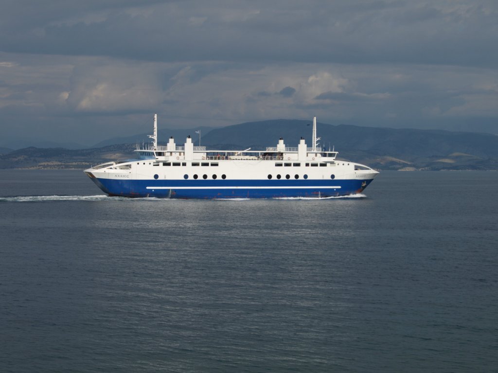 Fhrschiff Achaios beim Auslaufen aus dem Hafen von Kerkyra/Korfu  aufgenommen 09.10.2010