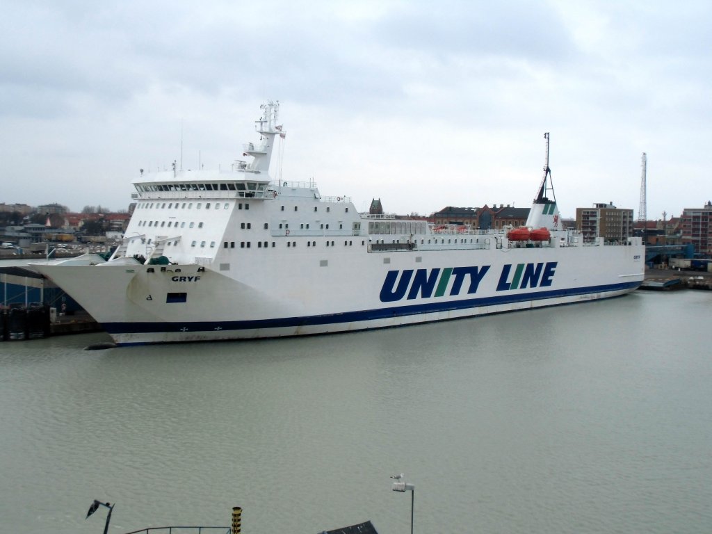 Fhrschiff GRYF der Unity Line am 23.02.13 im Fhrhafen Trelleborg.
