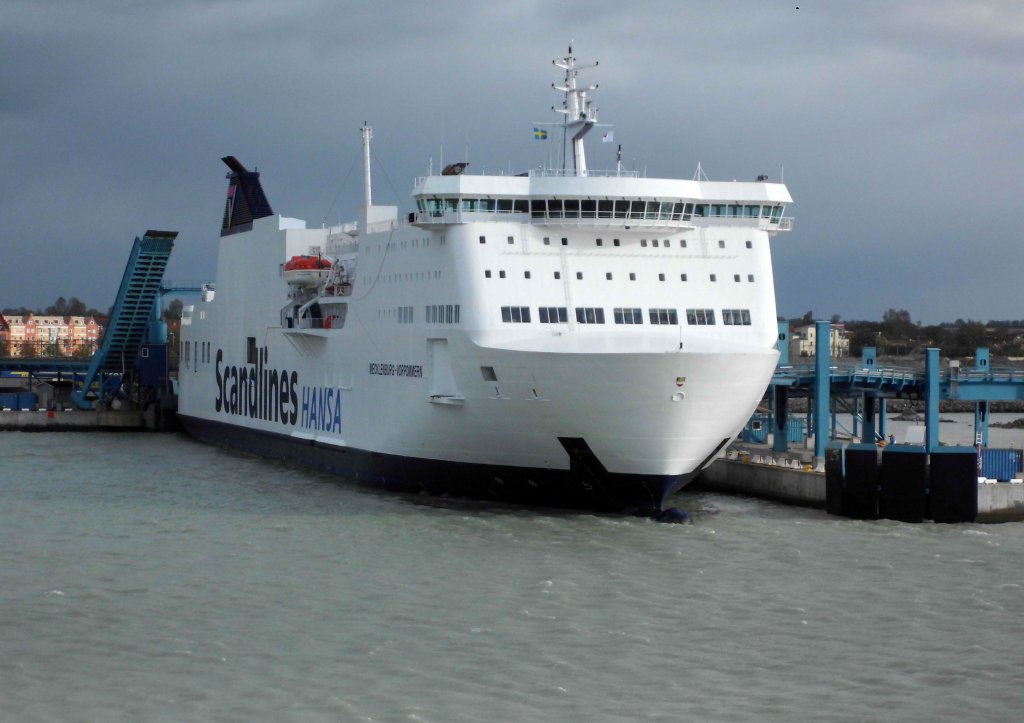 Fhrschiff Mecklenburg-Vorpommern am Anleger in Trelleborg am 09.10.12. 