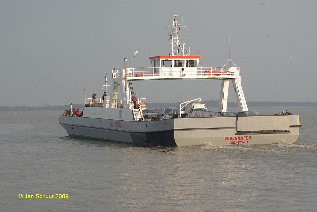 Fhrschiff Wischhafen (Heimathafen Glckstadt) der Fhrlinie Glckstadt-Wischhafen im Mrz 2009 von Wischhafen kommend auf der Elbe.