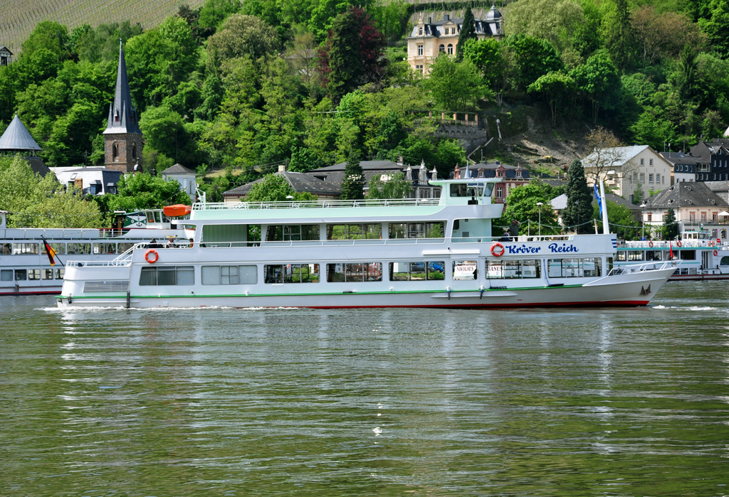 Fahrgastschiff  Krver Reich  auf der Mosel bei Traben-Trarbach - 14.05.2012