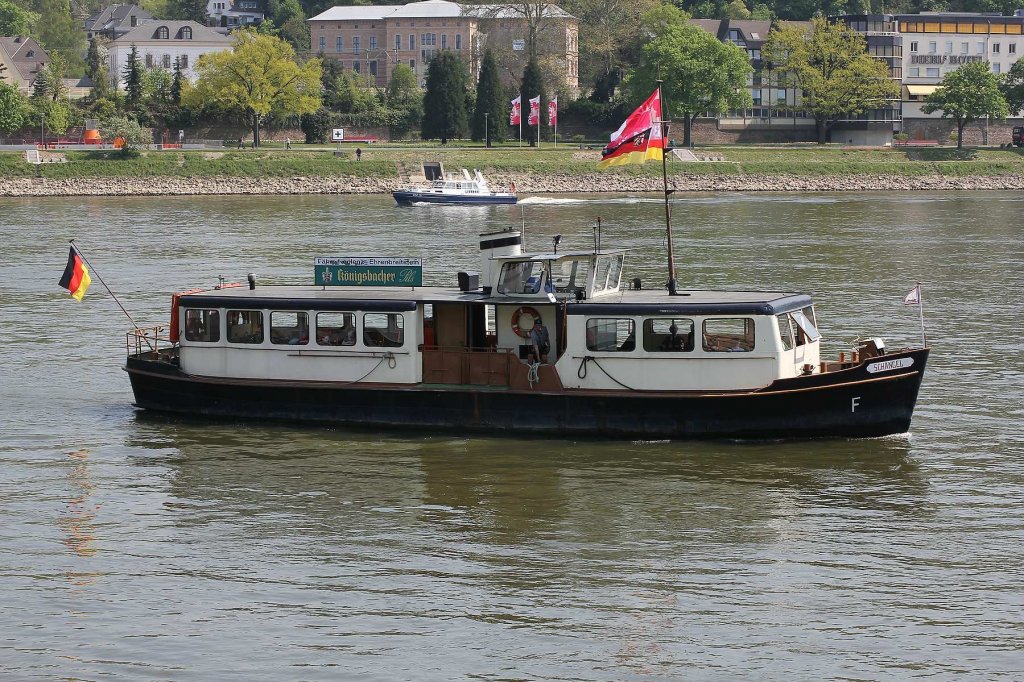 Fahrgastschiff  Schngel (Baujahr 1953)auf dem Rhein bei Koblenz.
Fhrverbindung von Ehrenbreitstein nach Koblenz am 20.04.2011.
