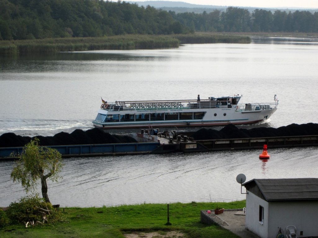 Fahrgastschiff Stadt Oderberg , 05802010 , am 12.10.2012 im OHK bei Oderberg mit Fahrtrichtung Schiffshebewerk Niederfinow. Im Hintergrund der Oderberger See.