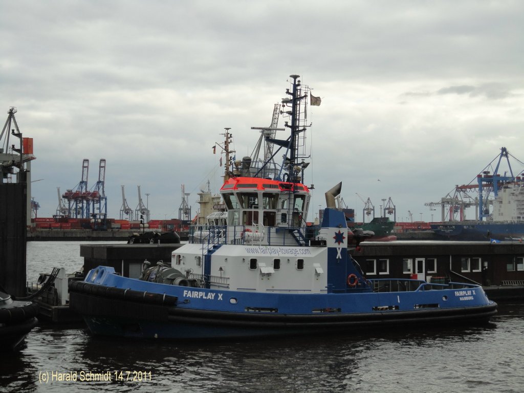 FAIPLAY X (6)  (IMO 9541681) am 17.4.2011, Hamburg, Schlepperponton Neumhlen / 
Schottel-Schlepper / GT 308  / La 25 m, B 11,2 m, Tg 5,35 m / 2 ABC 8MDZC 4-Takt-Diesel, ges. 3700 kW, 5030 PS, 2 Schottel SRP 1515 CP in Kort-Dse,  12,3 kn, Pfahlzug 70 t / 2009 bei Astilleros Armon Navia, Spanien / Flagge: D, Heimathafen: Hamburg /
