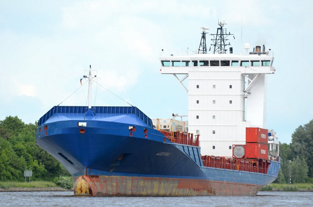 Feeder Aldebaran J IMO-Nummer:9349186 Flagge:Antigua und Barbuda Lnge:140.0m Breite:22.0m Baujahr:2006 Bauwerft:Detlef Hegemann Rolandwerft,Berne Deutschland bei Fischerhtte im Nord-Ostsee-Kanal am 23.06.13