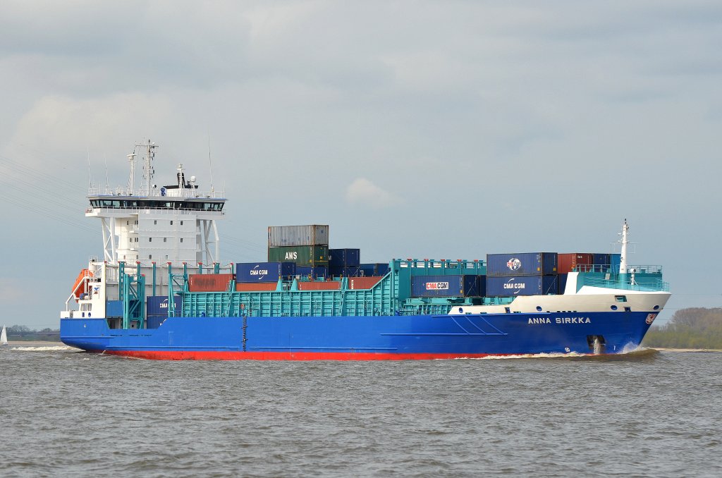 Feeder Anna Sirkka IMO-Nummer:9354454 Flagge:Deutschland Lnge:134.0m Breite:24.0m Baujahr:2006 Bauwerft:Sietas,Hamburg Deutschland Stellpltze fr 868 TEU am 15.04.12 auf dem Weg nach Hamburg bei Lhe.