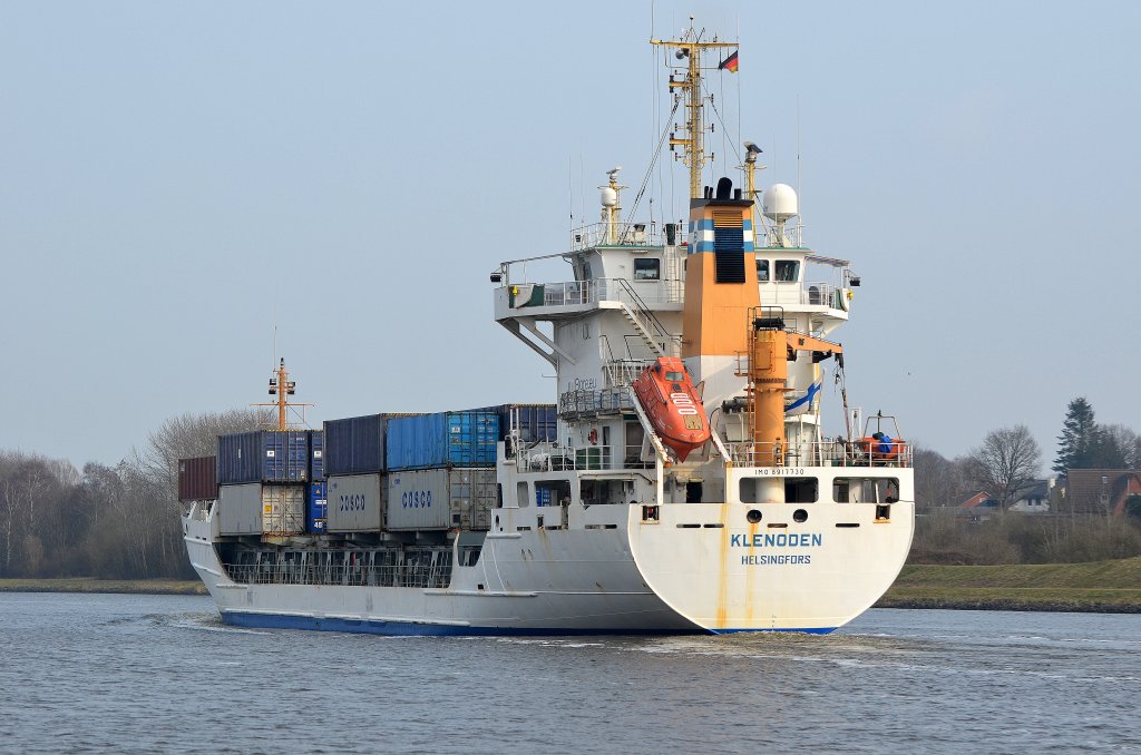 Feeder Klenoden IMO-Nummer:8917730 Flagge:Finnland Lnge:104.0m Breite:16.0m Baujahr:1991 Bauwerft:Sietas,Hamburg Deutschland auf dem Nord-Ostsee-Kanal bei Rendsburg am 17.03.12