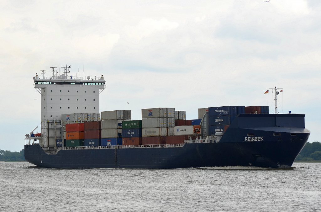 Feeder Reinbek IMO-Nummer:9313204 Flagge:Liberia Lnge:169.0m Breite:27.0m Baujahr:2005 Bauwerft:Meyer Werft,Papenburg auslaufend aus Hamburg bei Schulau am 20.06.12