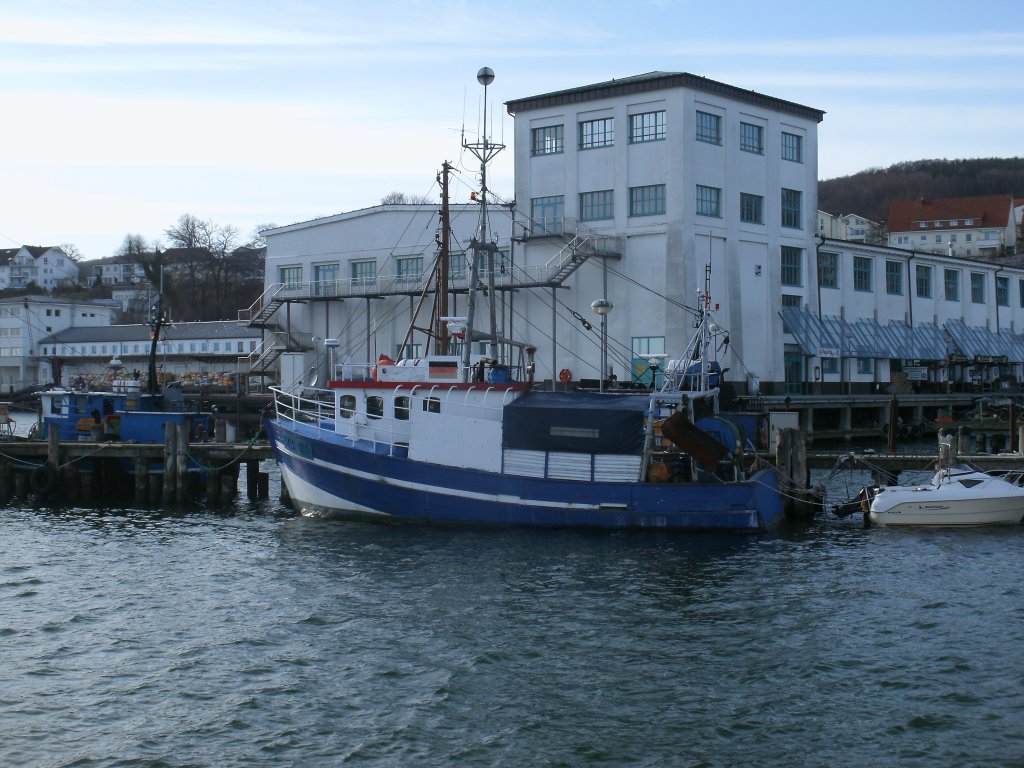 Feierabend hatte der Fischkutter SAS-103,am 18.April 2013,in Sassnitz.