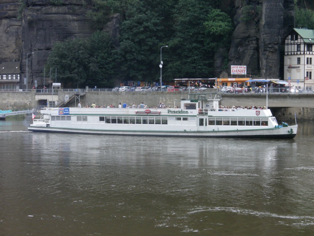 FGS Poseidon der Reederei Labska plavebni spolecnost Decin am 12.06.2010 am Anleger Hrensko
Schiff befhrt die Linie Usti - Hrensko.