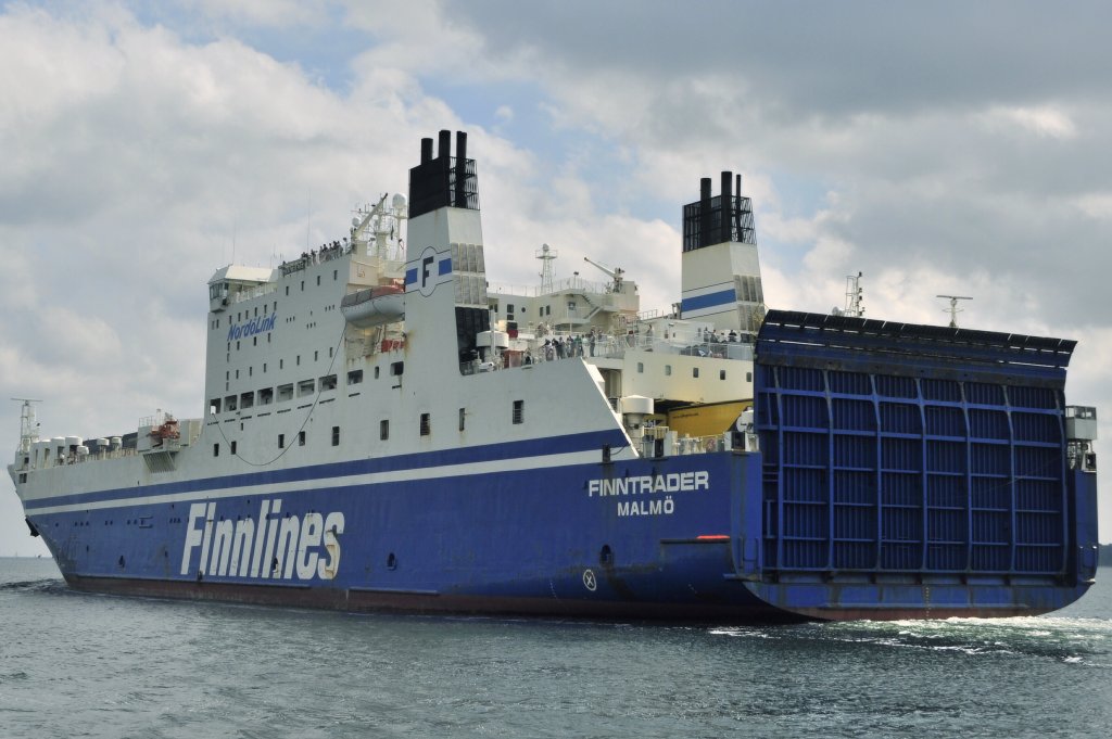 Finnlines Fhre  FINNTRADER  nach Malm beim auslaufen in Travemnde, Aufgenommen am 28.07.2012