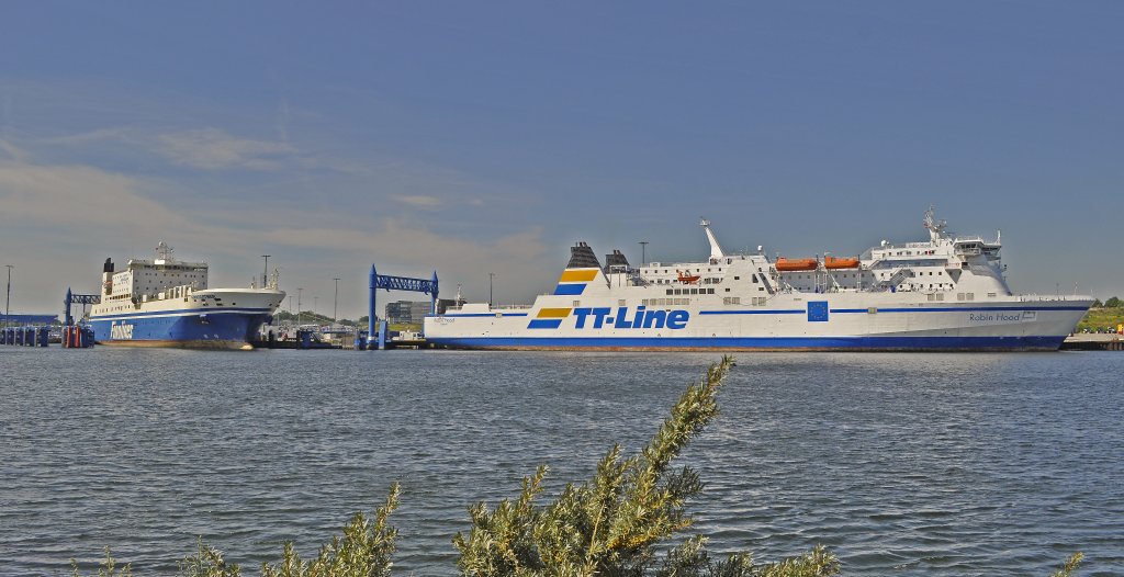 Finnlines  FINNPARTNER  und TT-Line  Robin Hood  am Skandinavienkai in Travemnde, Aufgenommen am 23.07.2012