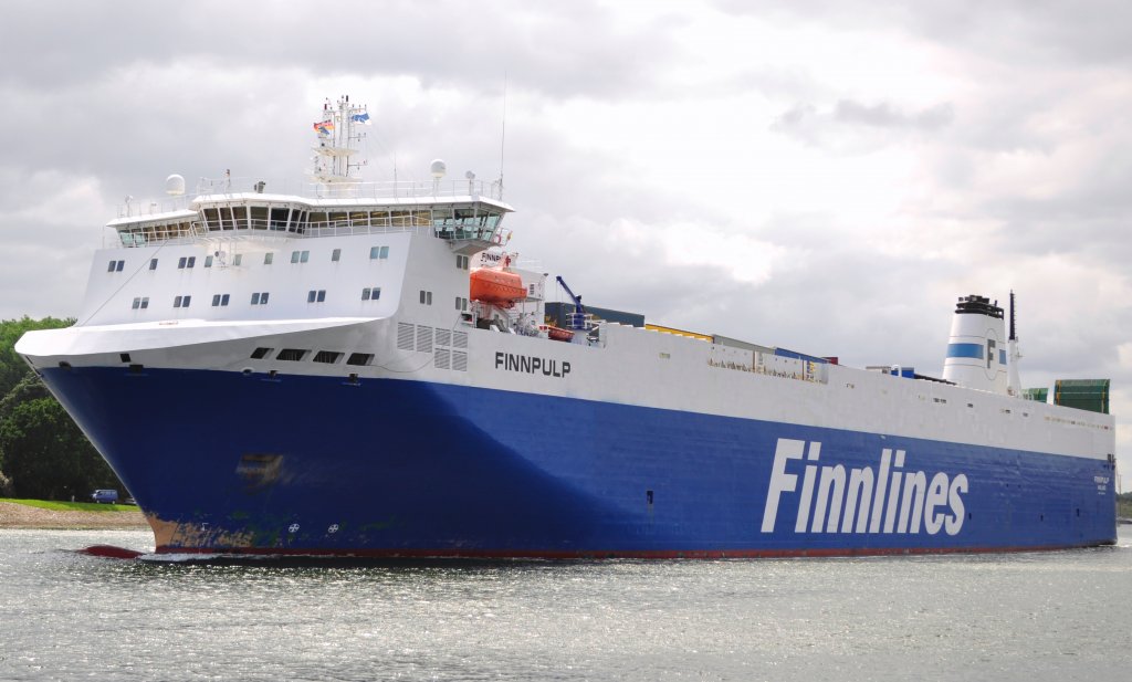 Finnlines Frachtfhre  FINNPULP  beim auslaufen aus Travemnde, Aufgenommen am 21.07.2012