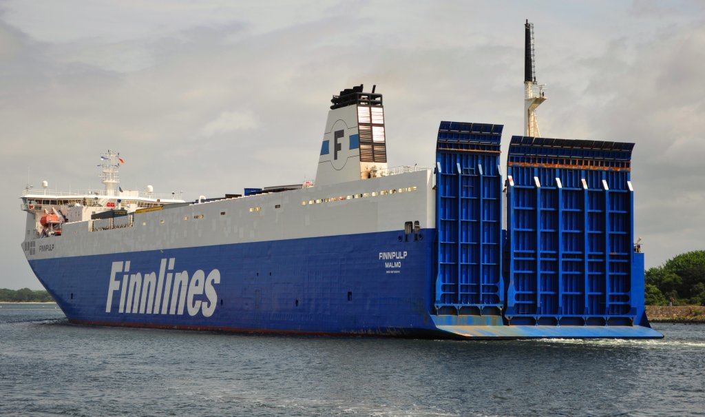 Finnlines Frachtfhre  FINNPULP  beim auslaufen aus Travemnde, Aufgenommen am 21.07.2012