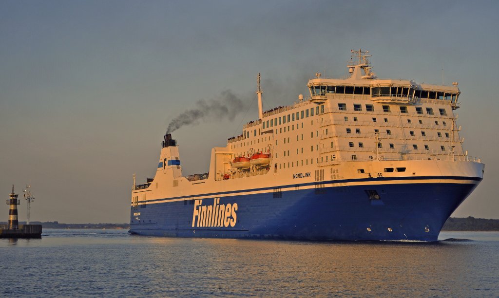 Finnlines  NORDLINK  aus Helsinki kommend beim einlaufen in Travemnde, Aufgenommen am 25.07.2012