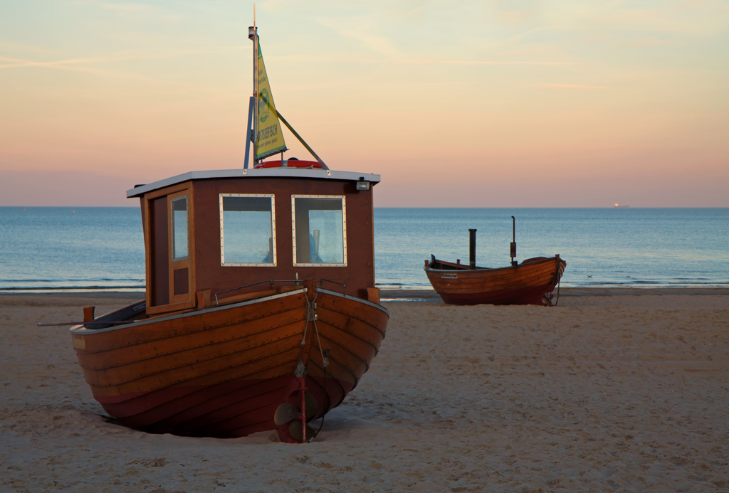 Fischerboote am Strand von Ahlbeck. - 14.11.2012