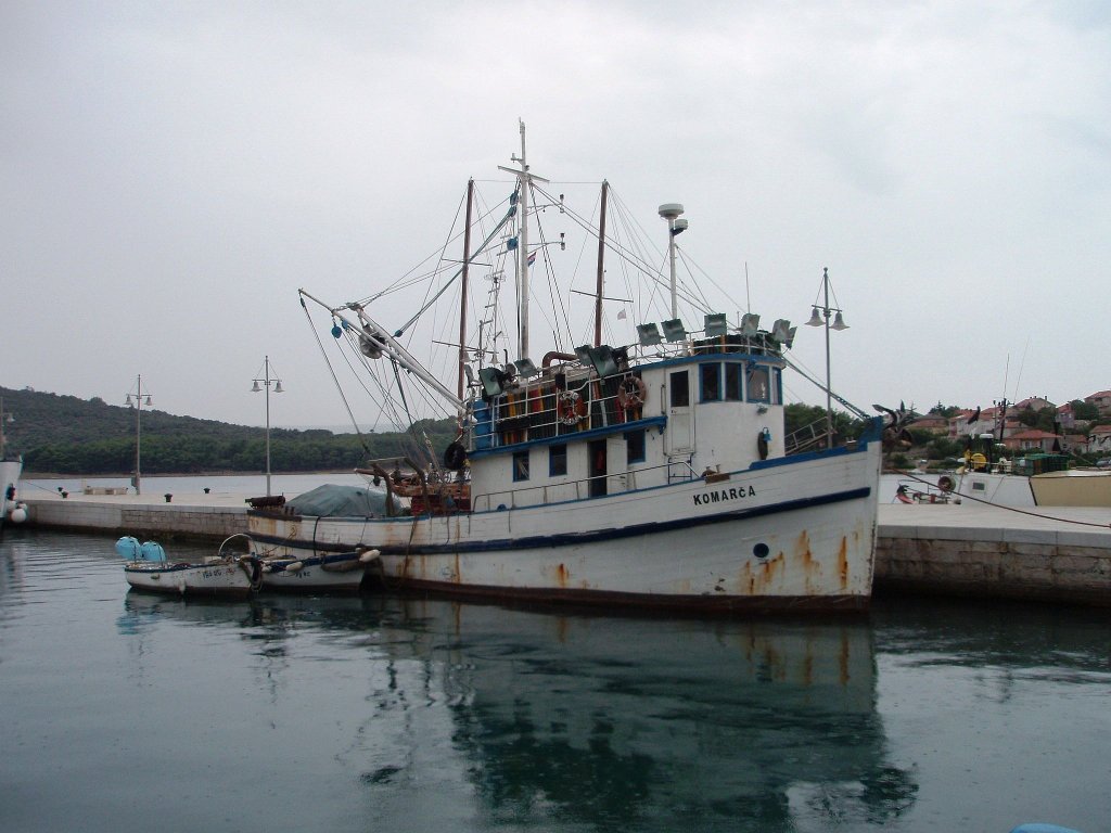 Fischereischiff Komarča in den Hafen Cres am 6.9.2010.
