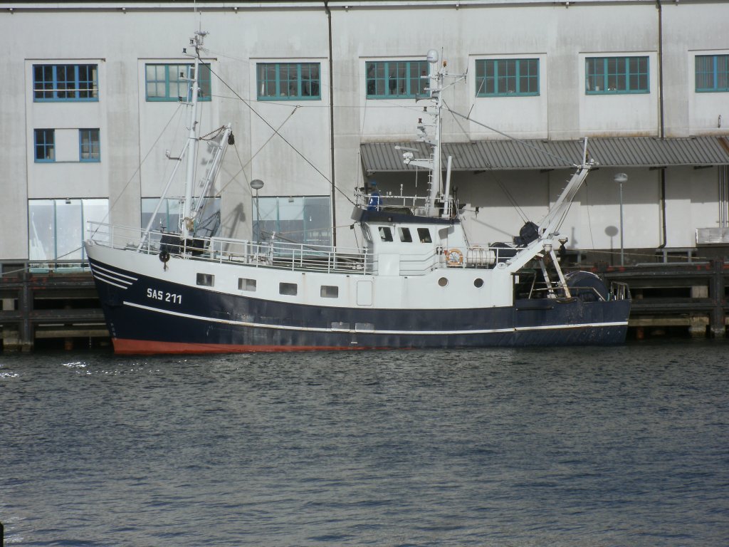 Fischkutter SAS 211,am 18.April 2013,im Heimathafen Sassnitz.