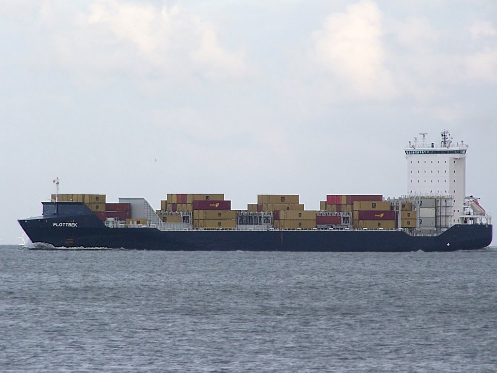 Flottbek(IMO-931326;L=169;B=27mtr)begibt sich bei Cuxhaven Richtung Nordsee;090830 