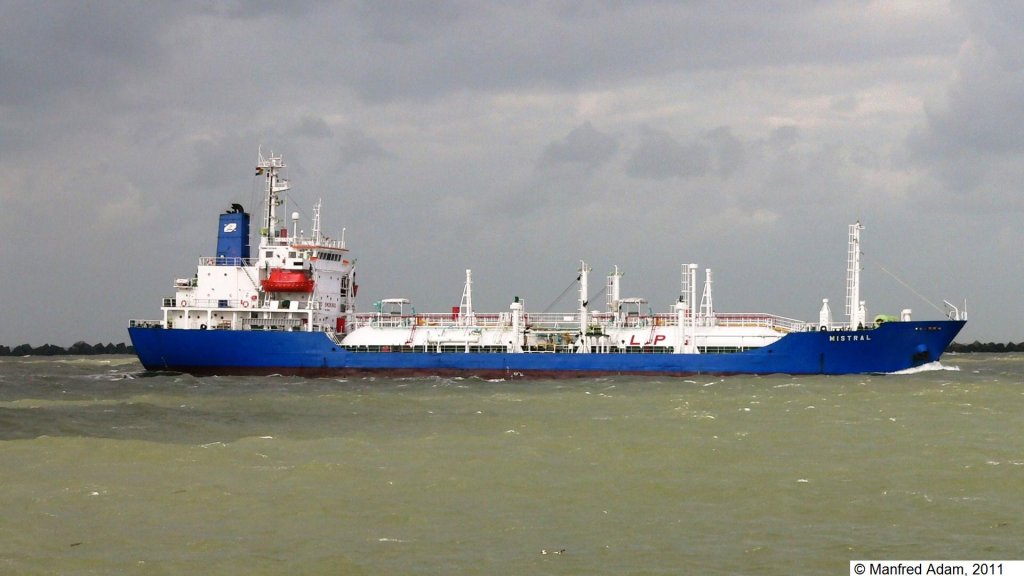 Flssiggastanker Mistral (IMO 9009190) am 15.09.2010 in der Rheinmndung auf dem Weg nach Rotterdam.