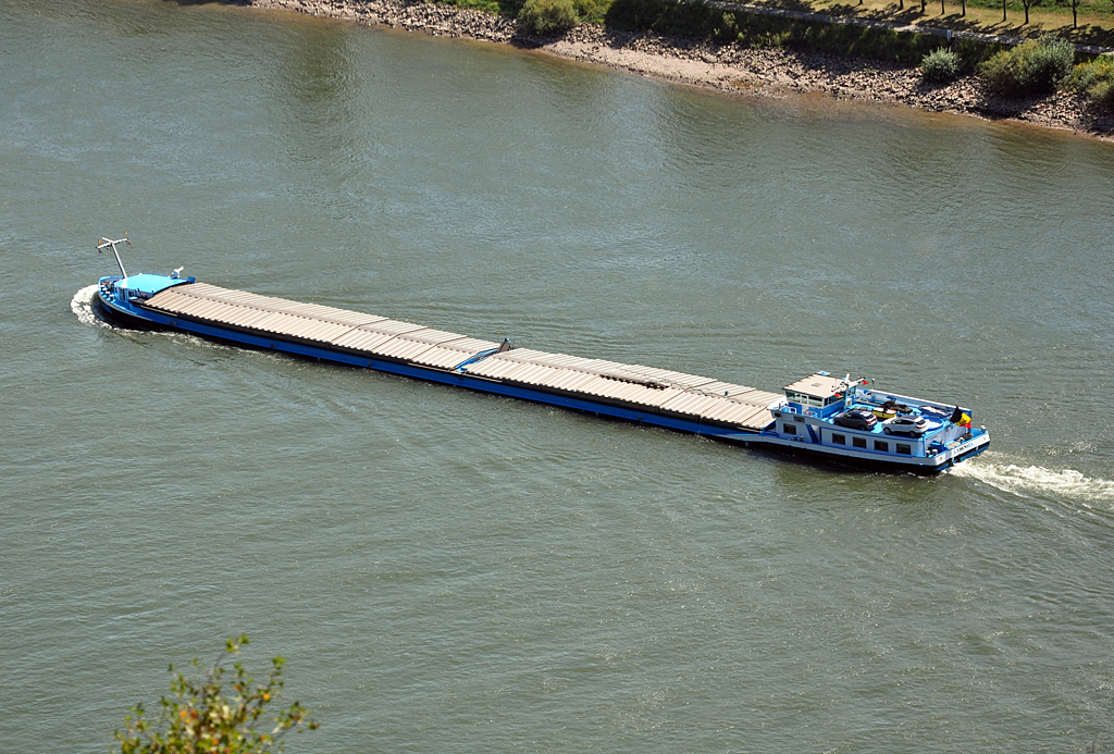 Frachter  Cadensia  aus Belgien auf dem Rhein bei Linz - 15.08.2012